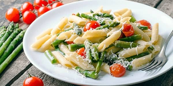 Pasta with asparagus and mixed vegetables